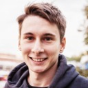 许多知识分享频道提供‘订阅即下载’的优质内容，这是其他平台少有的生态。”